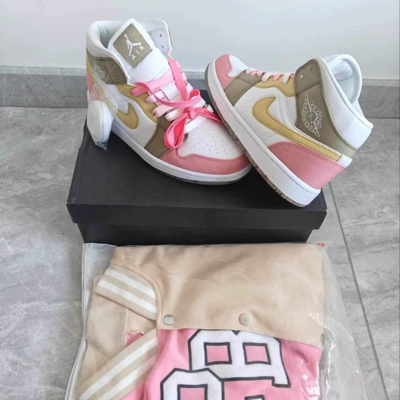 Air Jordan 1 Custom Sneaker - Picture 2 of 11